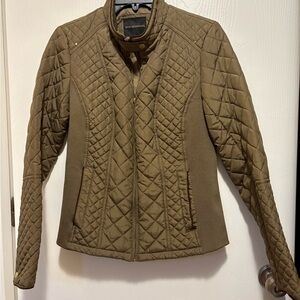 New Weatherproof olive green jacket with nice detailed lines. Size small.
